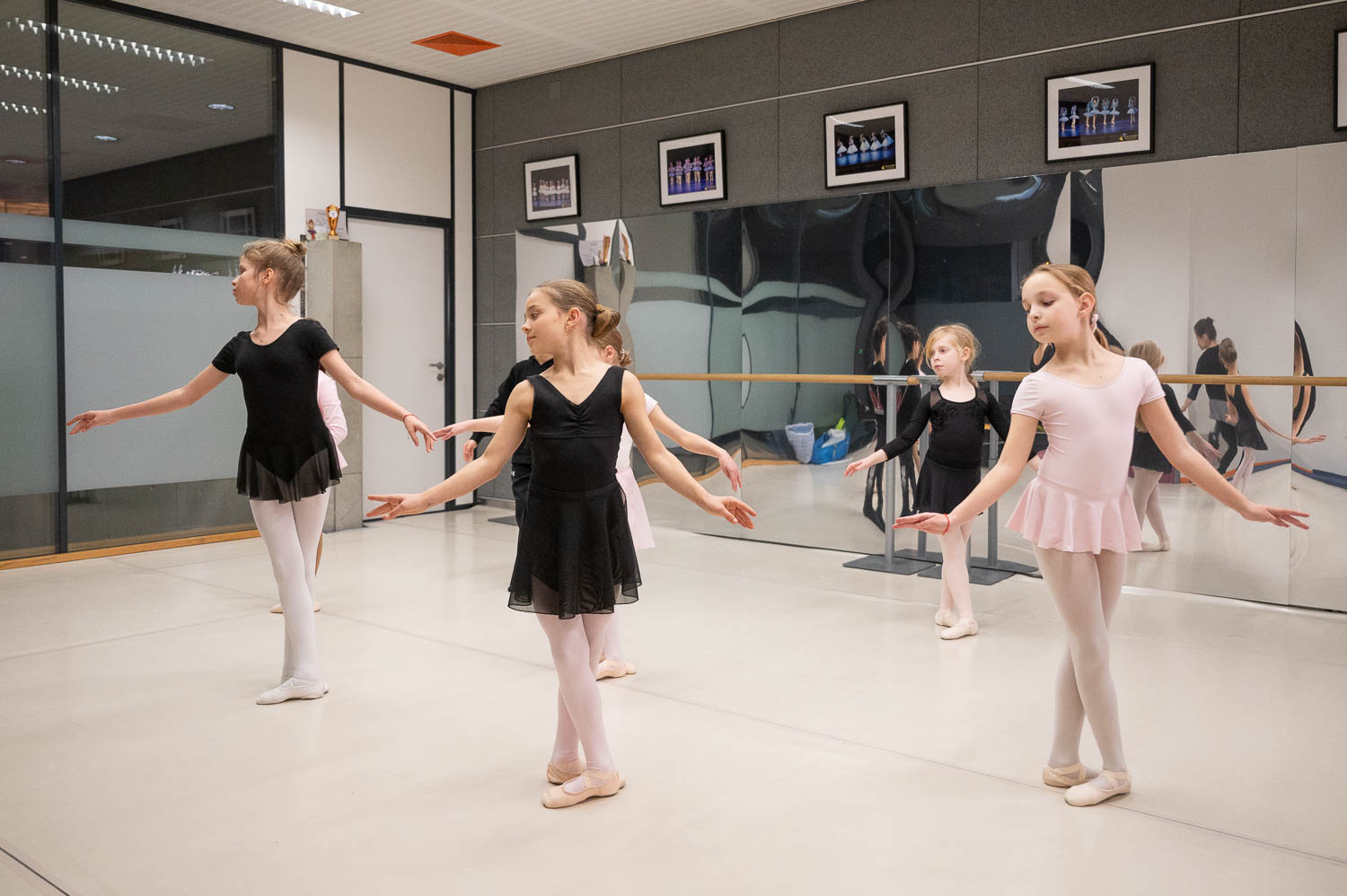 Académie de ballet Vladimir Ippolitov Ballet Jeunesse 9-12 ans. Technique et expression artistique