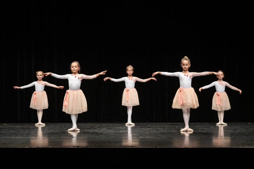 Académie de ballet Vladimir Ippolitov Médaille d'argent à Saint-Chamond aux Rencontres Chorégraphiques 2025. Polka Joyeux. 