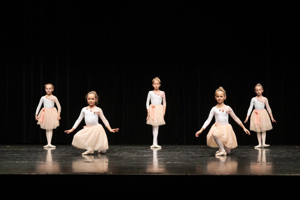 Académie de ballet Vladimir Ippolitov Médaille d'argent à Saint-Chamond aux Rencontres Chorégraphiques 2025. Polka Joyeux. 