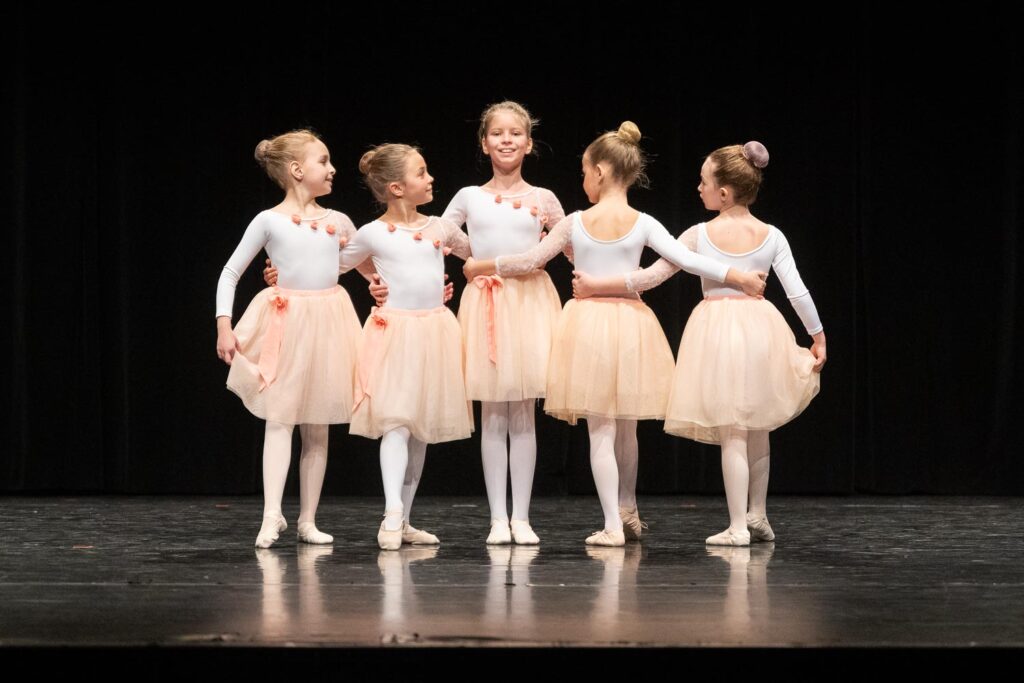Académie de ballet Vladimir Ippolitov Médaille d'argent à Saint-Chamond aux Rencontres Chorégraphiques 2025. Polka Joyeux. 