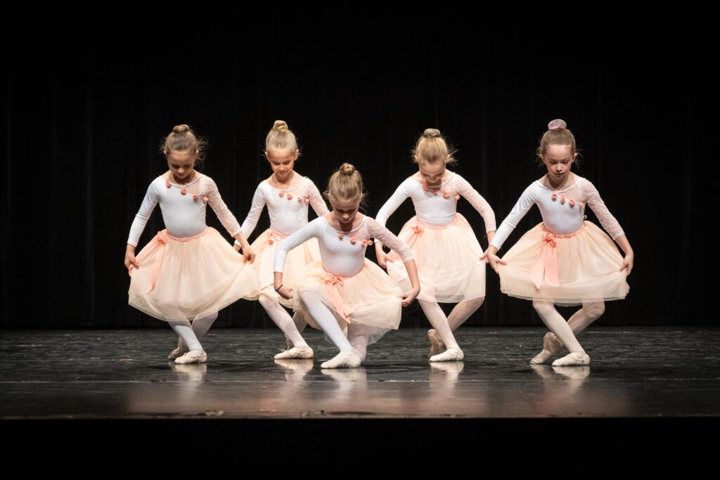 Académie de ballet Vladimir Ippolitov Médaille d'argent à Saint-Chamond aux Rencontres Chorégraphiques 2025. Polka Joyeux. 