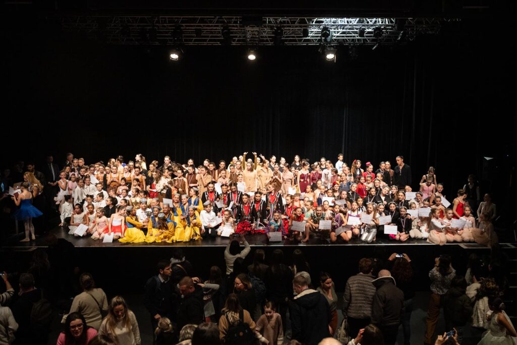 Académie de ballet Vladimir Ippolitov Médaille d'argent à Saint-Chamond aux Rencontres Chorégraphiques 2025. Polka Joyeux. 
