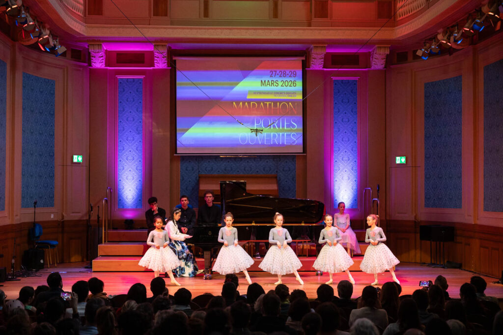 Académie de ballet Vladimir Ippolitov Élèves de l’académie se produisant au Conservatoire de Genève dans « Chostakovich, On danse ! »