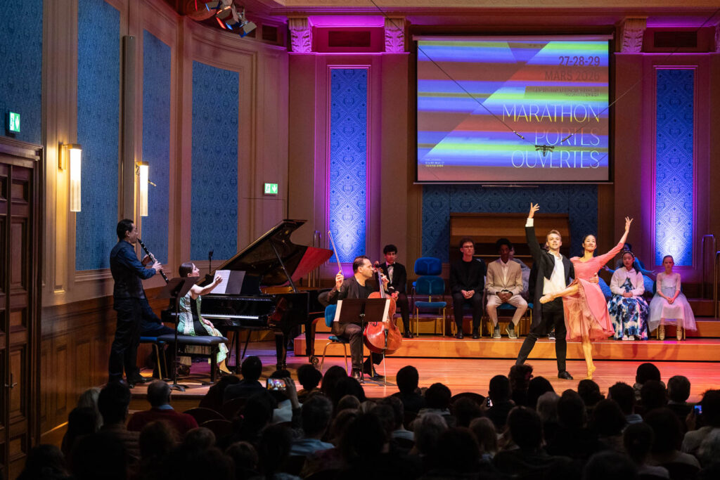 Académie de ballet Vladimir Ippolitov Yumi Aizawa et Vladimir Ippolitov se produisant au Conservatoire de Genève.