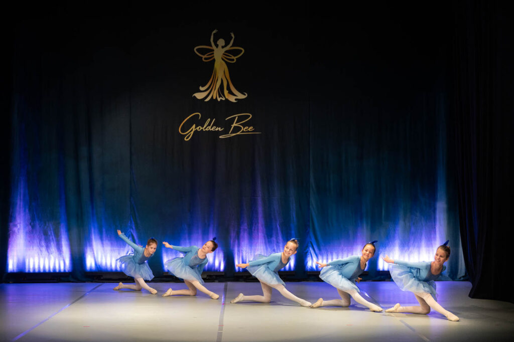 BAVI. Gold Medal — Group Composition: Les Oiseaux